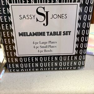 Sassy Jones Queen Melamine Table Set - Black and White